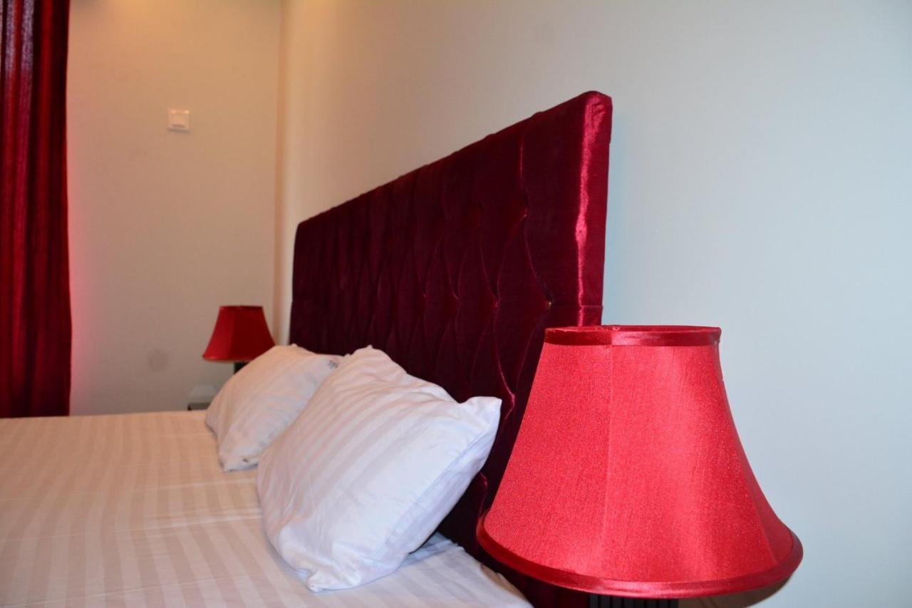 Hotel La Orilla Muzaffarabad Eksteriør billede