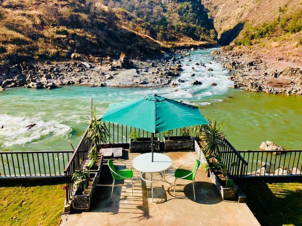 Hotel La Orilla Muzaffarabad Eksteriør billede
