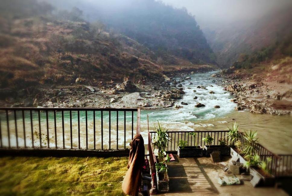 Hotel La Orilla Muzaffarabad Eksteriør billede