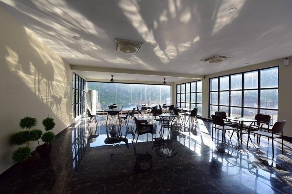 Hotel La Orilla Muzaffarabad Eksteriør billede