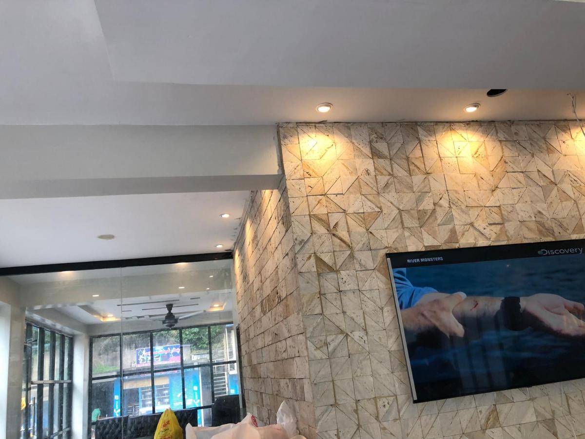 Hotel La Orilla Muzaffarabad Eksteriør billede