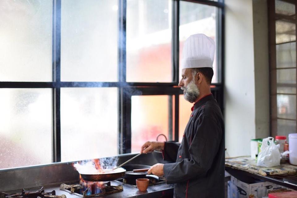 Hotel La Orilla Muzaffarabad Eksteriør billede