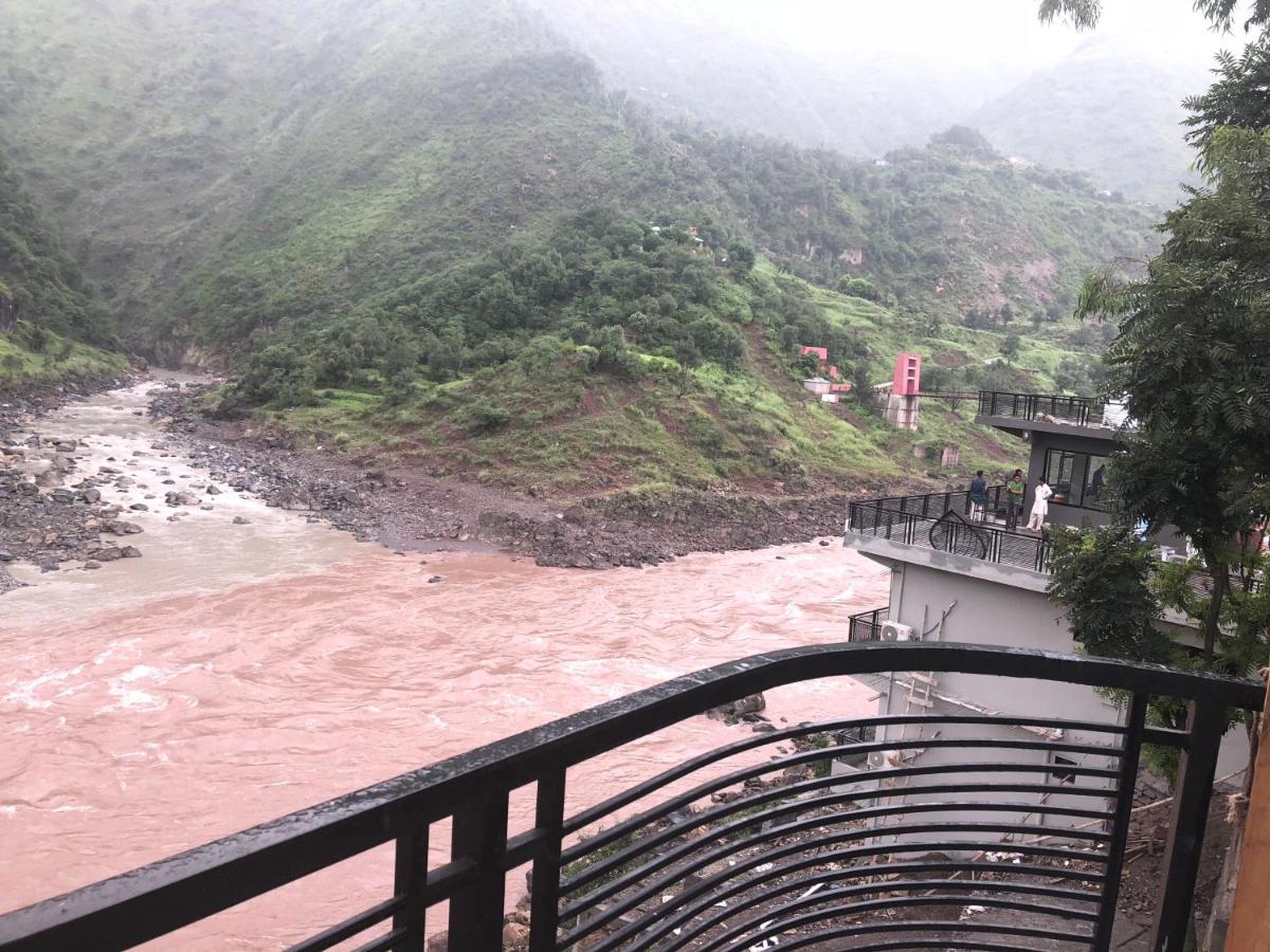 Hotel La Orilla Muzaffarabad Eksteriør billede