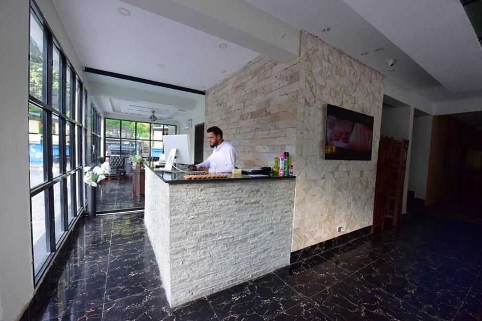 Hotel La Orilla Muzaffarabad Eksteriør billede