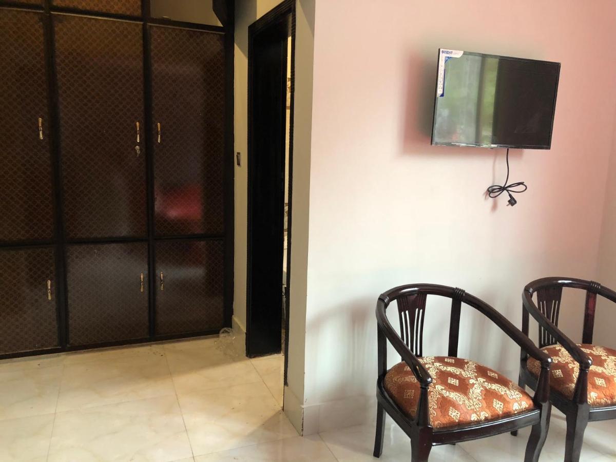 Hotel La Orilla Muzaffarabad Eksteriør billede
