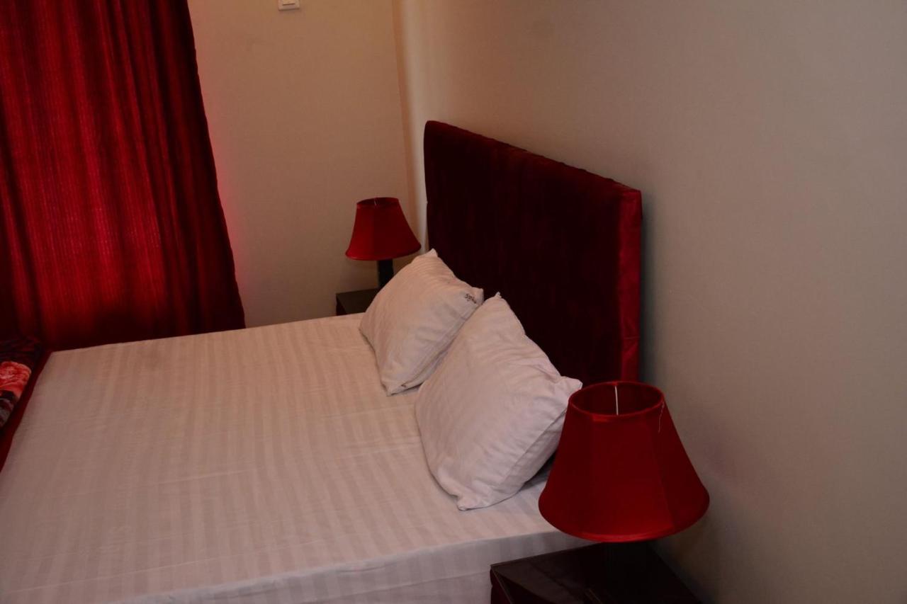 Hotel La Orilla Muzaffarabad Eksteriør billede