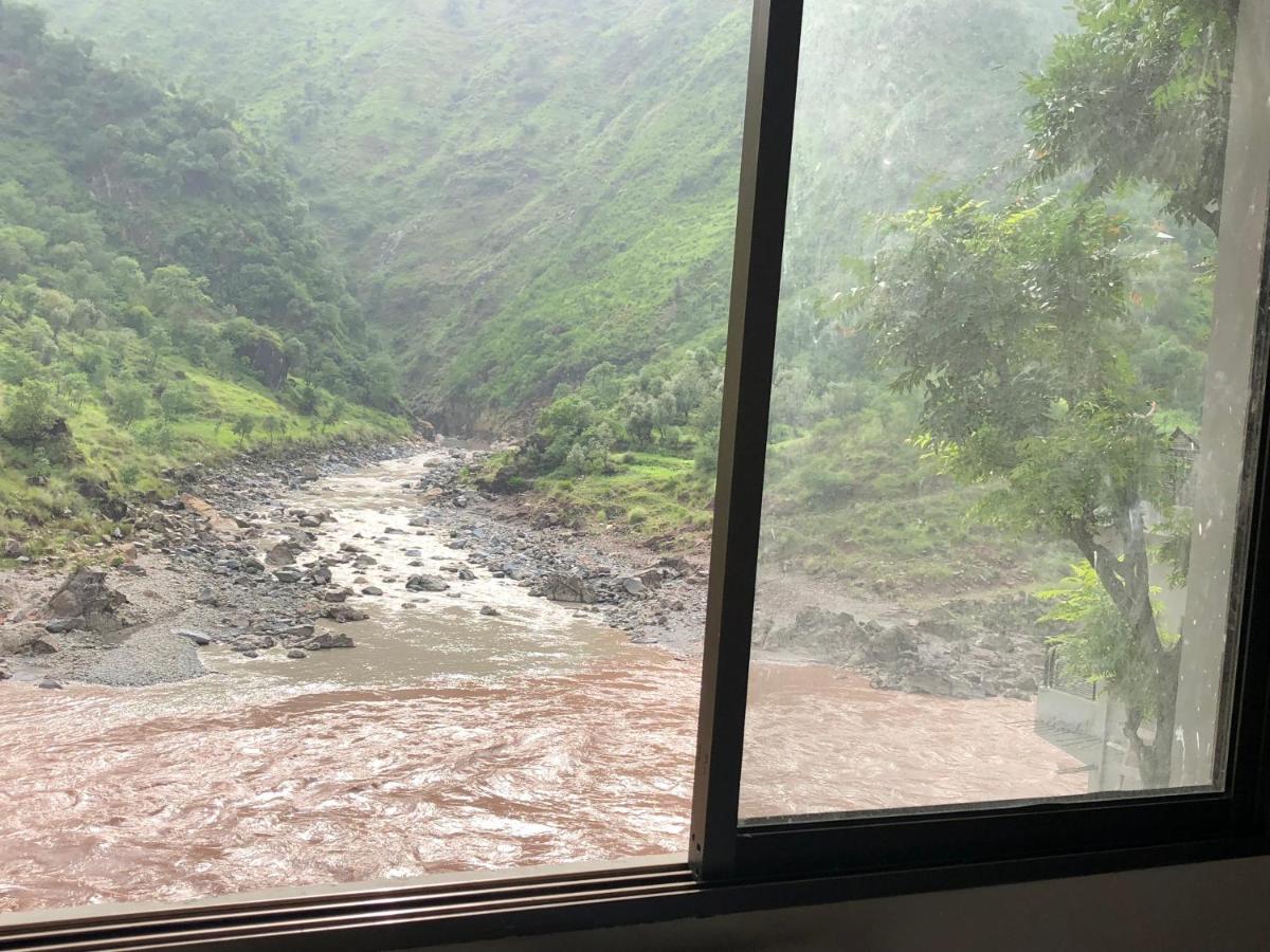 Hotel La Orilla Muzaffarabad Eksteriør billede