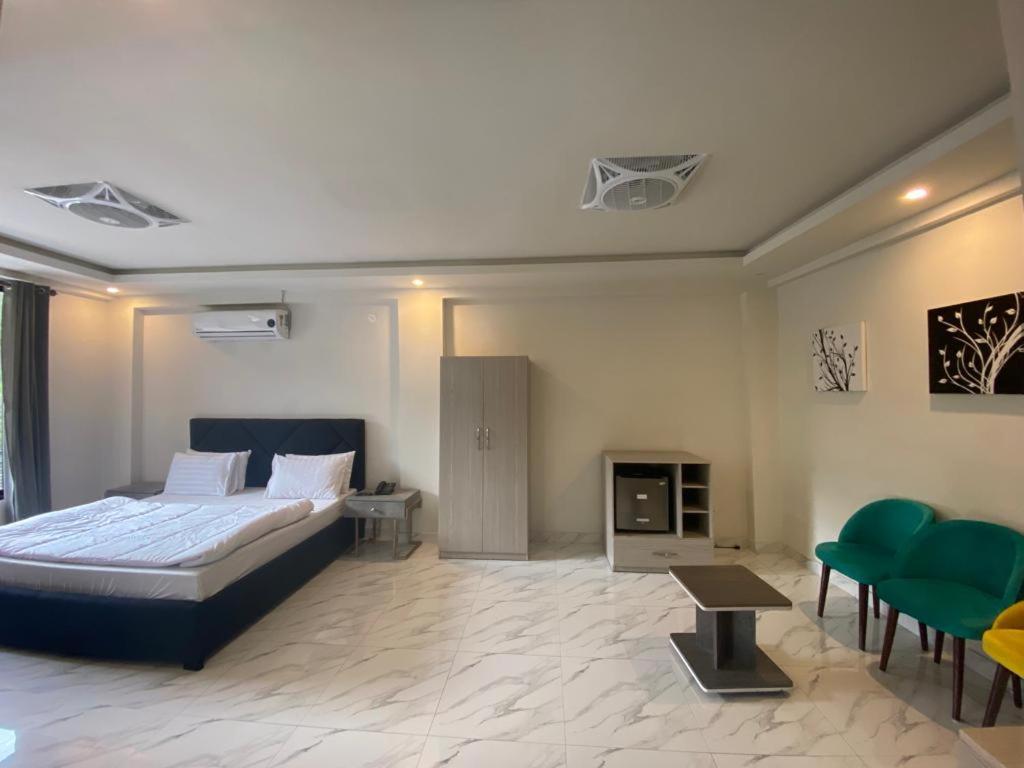 Hotel La Orilla Muzaffarabad Eksteriør billede
