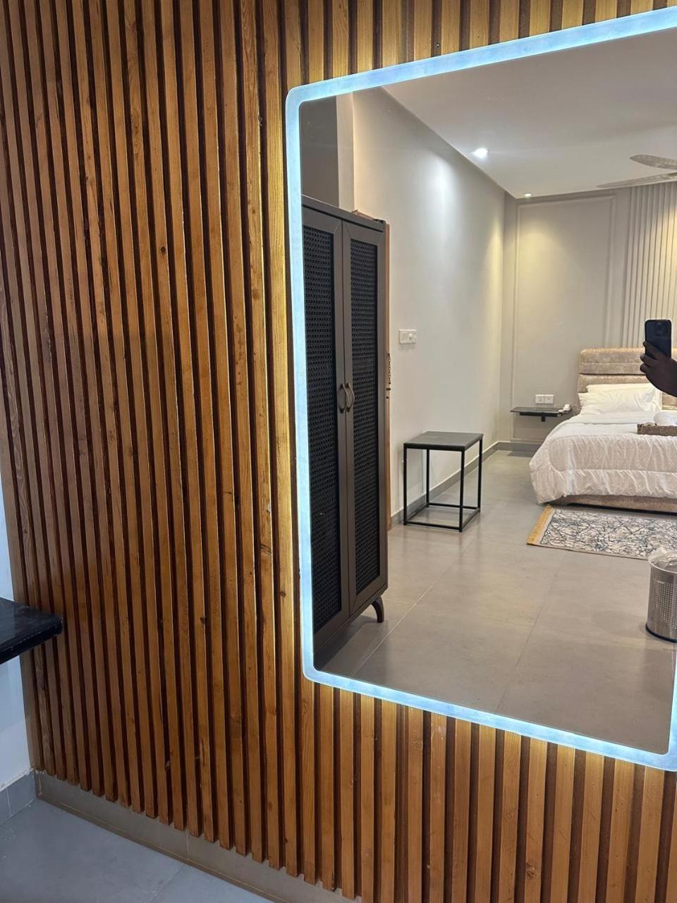 Hotel La Orilla Muzaffarabad Eksteriør billede