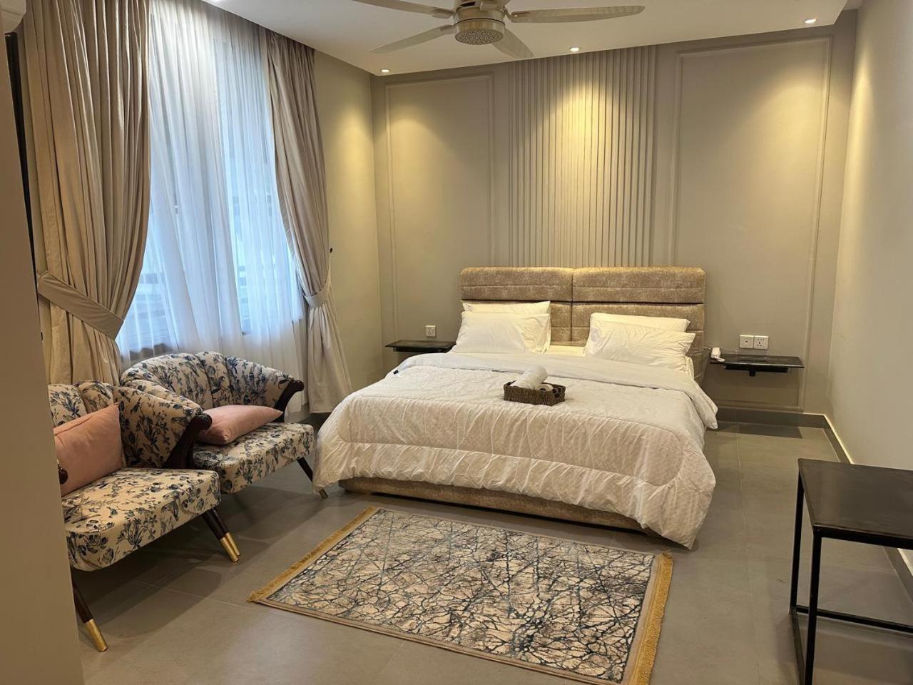 Hotel La Orilla Muzaffarabad Eksteriør billede