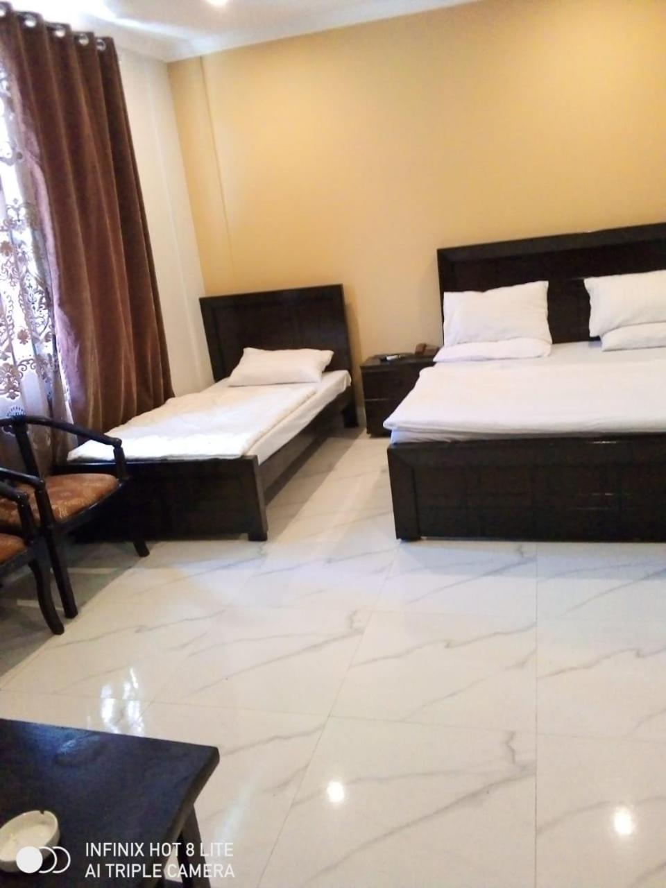 Hotel La Orilla Muzaffarabad Eksteriør billede