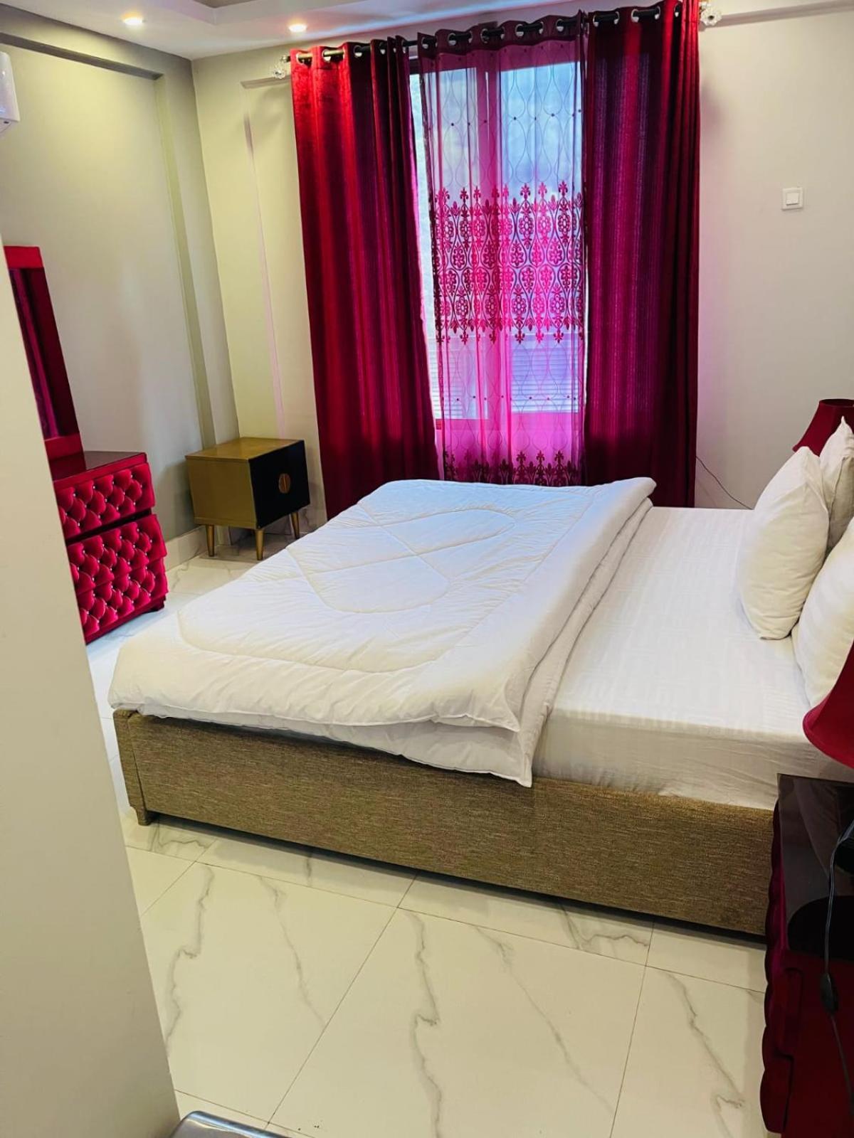 Hotel La Orilla Muzaffarabad Eksteriør billede